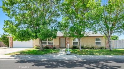 991 7th Avenue Drive, Kingsburg, CA 93631