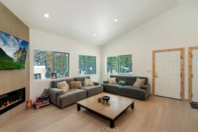 374 Los Angeles Avenue, Sugarloaf, CA 92386