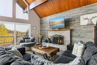 747 Bergschrund Drive, Crestline, CA 92325