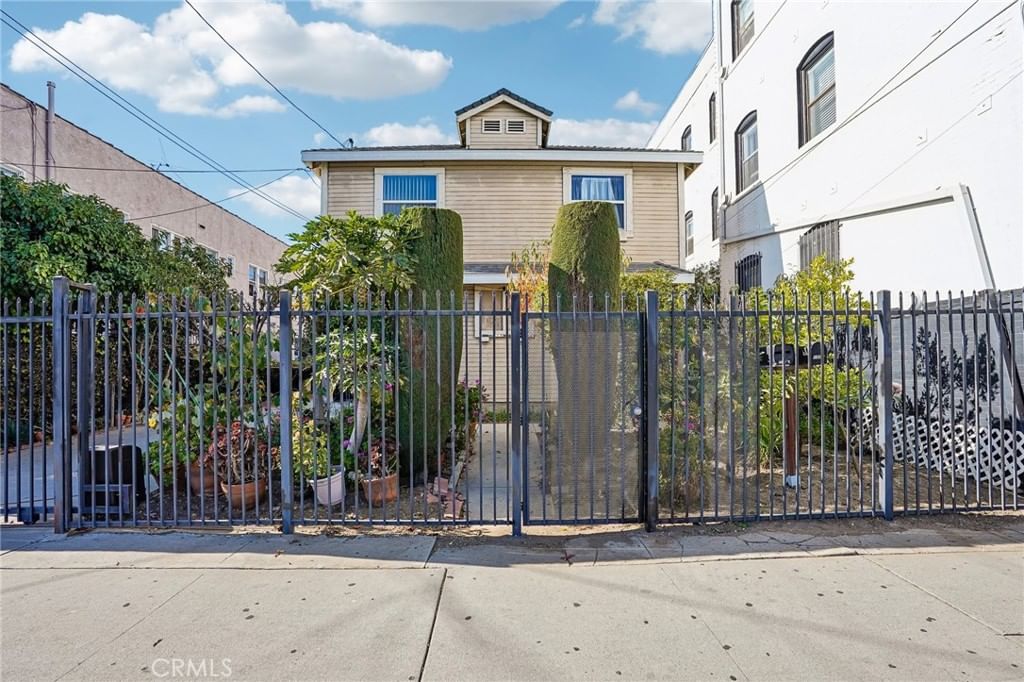 1503 Adams — photo 1