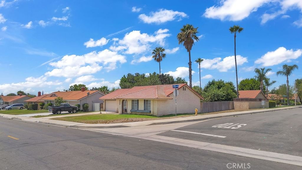 910 Larch, Rialto, CA, 92316