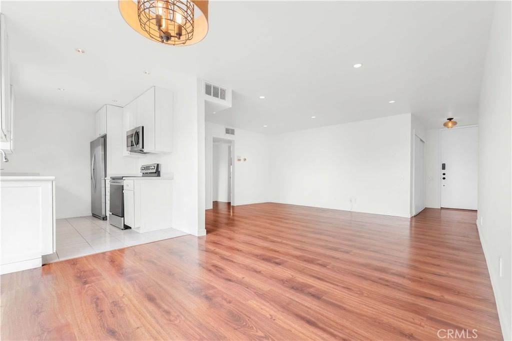 532 Rossmore #311 — photo 3