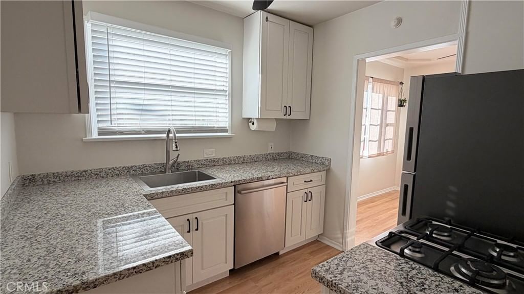 1745 Wellesley Avenue — photo 4