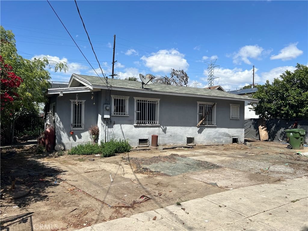 9214 Compton — photo 1