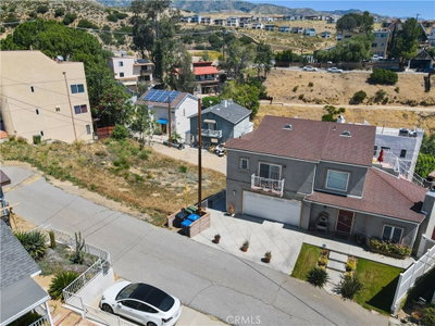 1 Wo-He-Lo Trail, Chatsworth, CA 91311