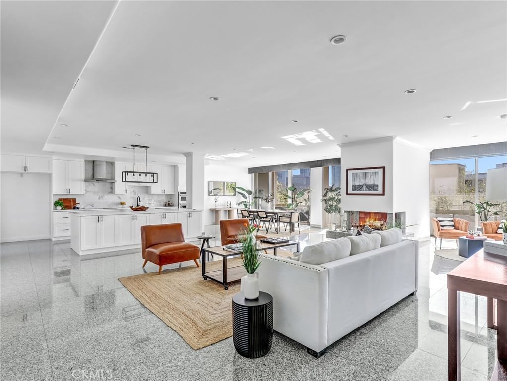 1333 Beverly Glen Boulevard #402 — photo 2