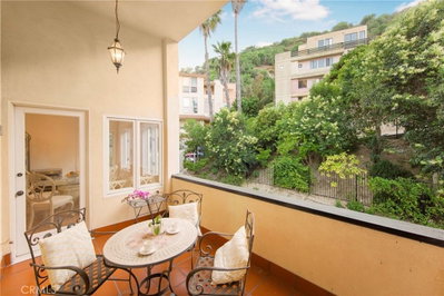 3546 Dixie Canyon Pl, Sherman Oaks, CA 91423