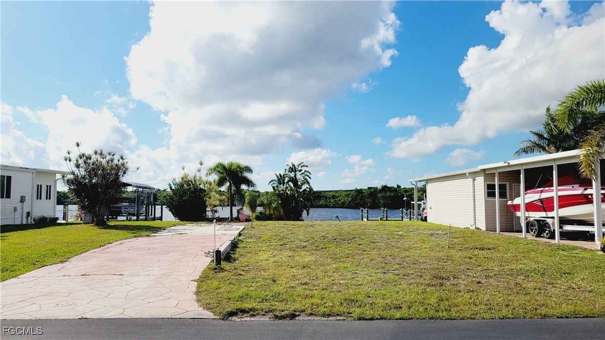 306 Shoreland Drive, Fort Myers, FL 33905 photo 2