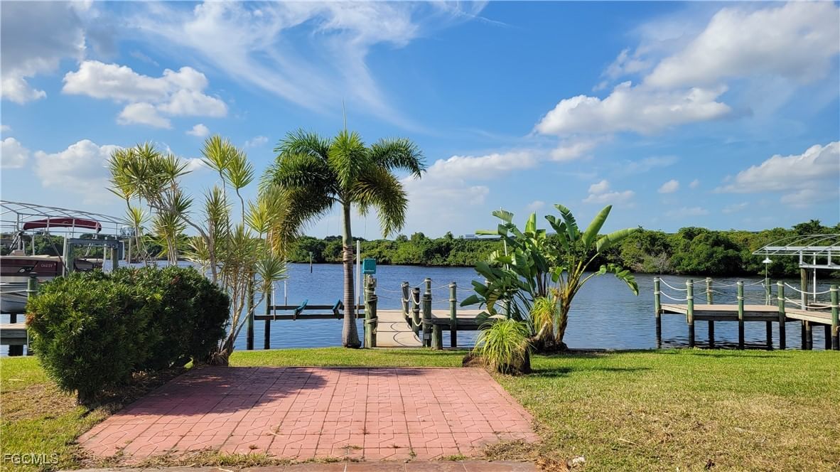 306 Shoreland Drive, Fort Myers, FL 33905 photo 3