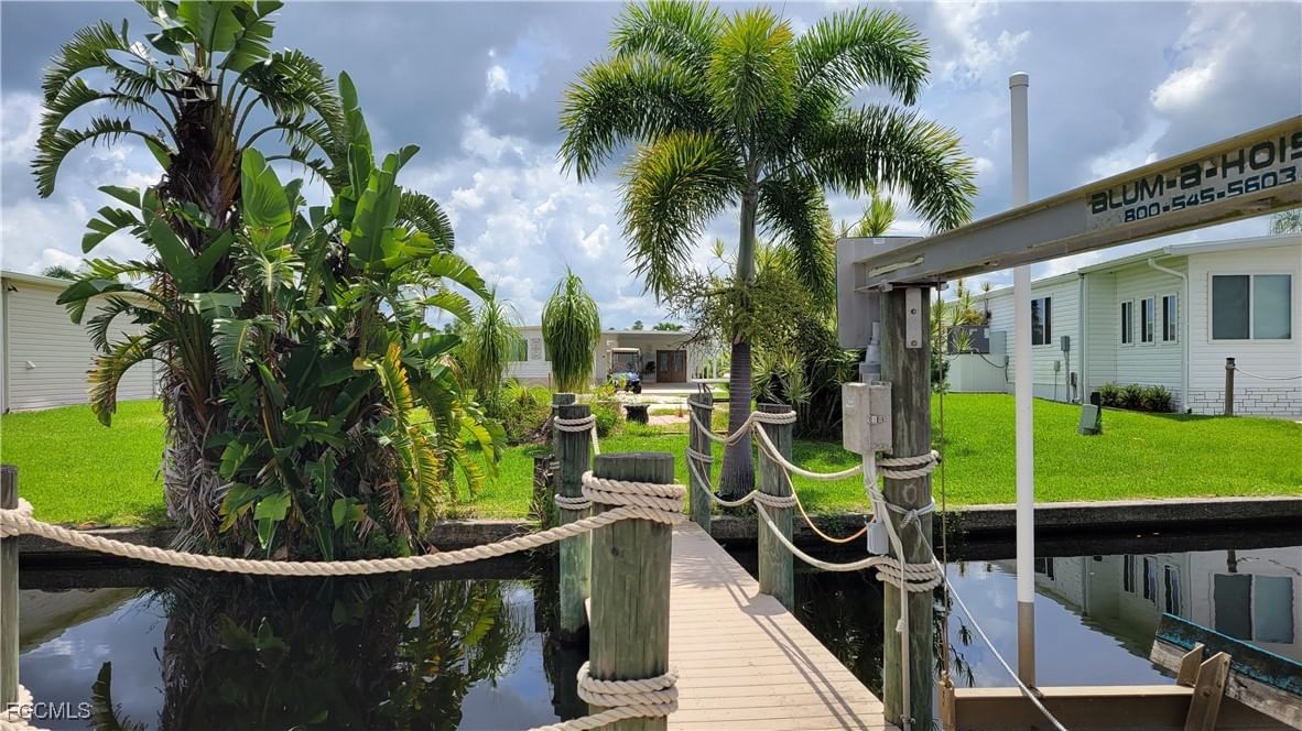 306 Shoreland Drive, Fort Myers, FL 33905 photo 4