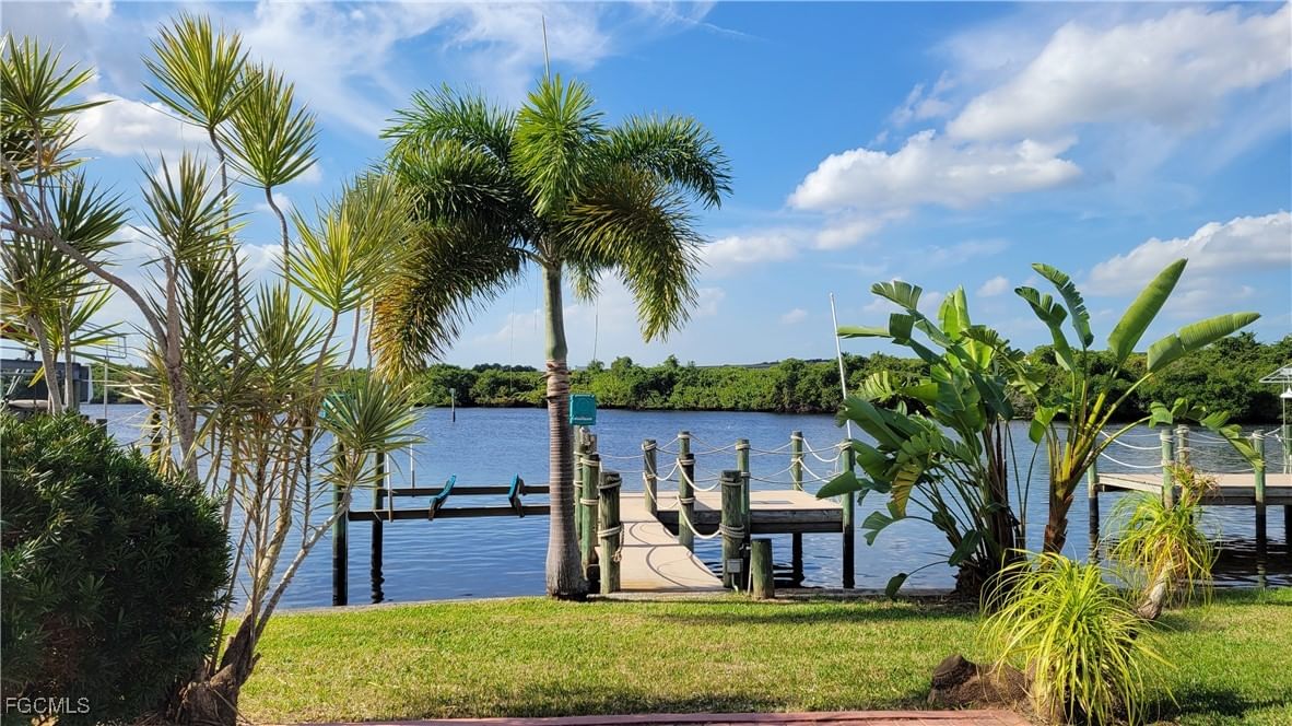 306 Shoreland Drive, Fort Myers, FL 33905 photo 5