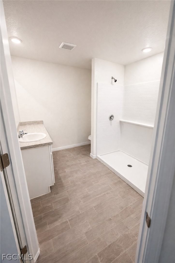2625 NE 7th Place, Cape Coral, FL 33909 photo 5