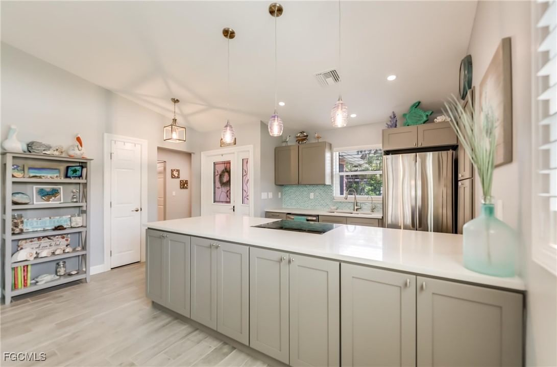 1657 Atlanta Plaza Drive, Sanibel, FL 33957 photo 5