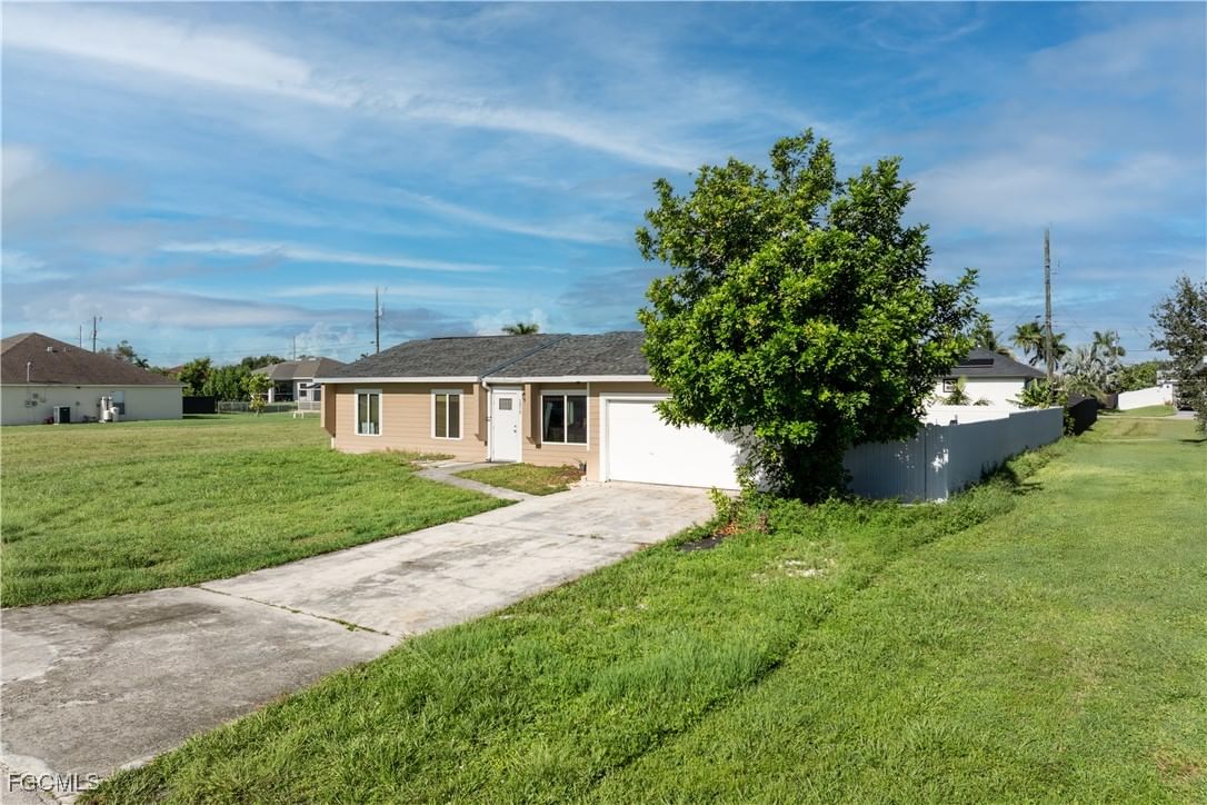 2816 NE 5th Place, Cape Coral, FL 33909 photo 2