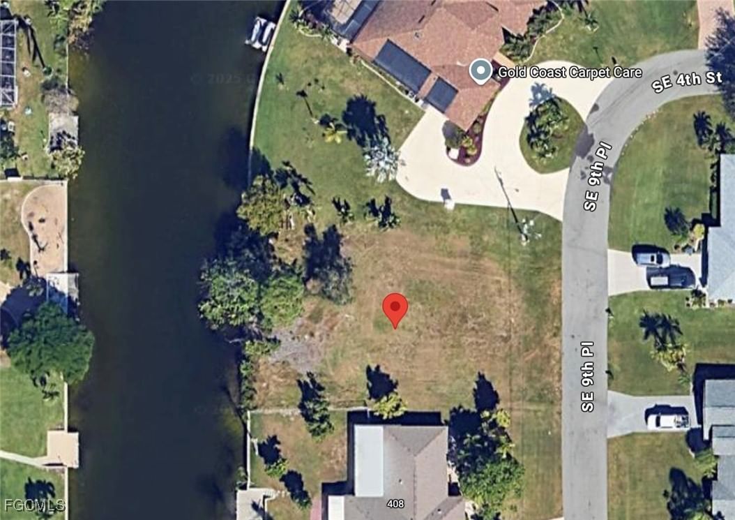 404 SE 9th Place, Cape Coral, FL 33990 photo 2