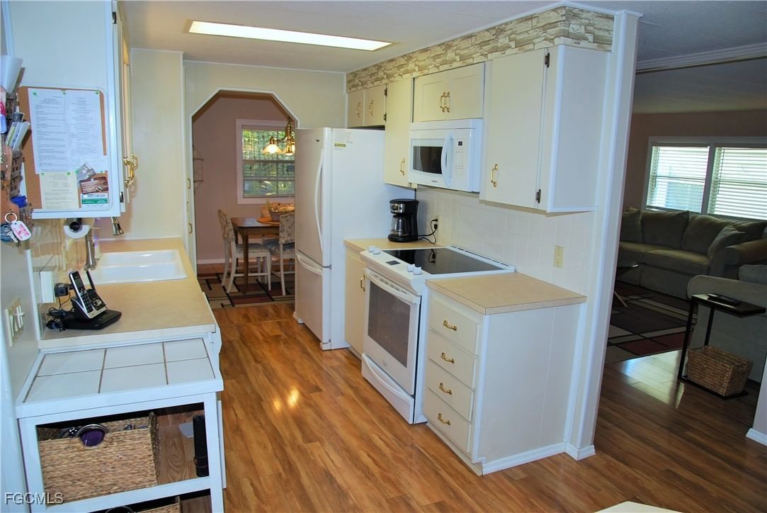 395 Snead Drive, North Fort Myers, FL 33903 photo 4
