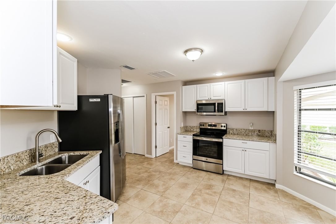 1005 SW 22nd Terrace, Cape Coral, FL 33991 photo 5