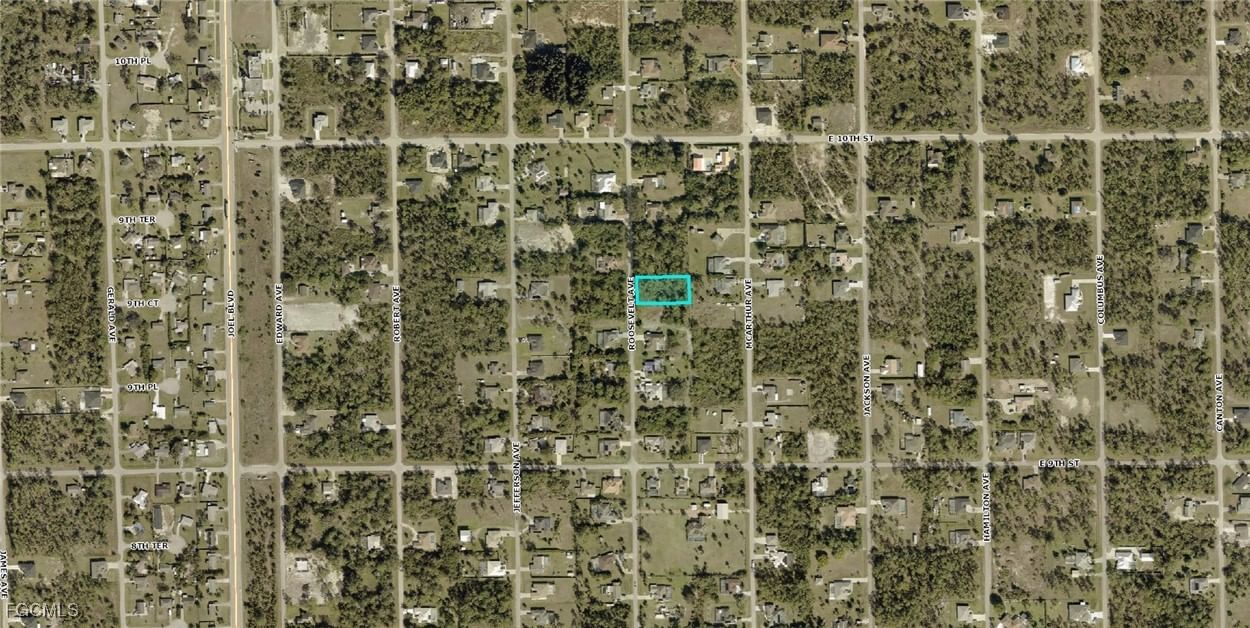 912 Roosevelt Avenue, Lehigh Acres, FL 33936 photo 4