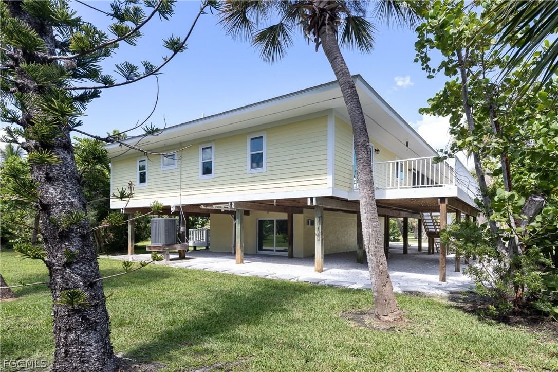 645 Oliva Street, Sanibel, FL 33957 photo 4