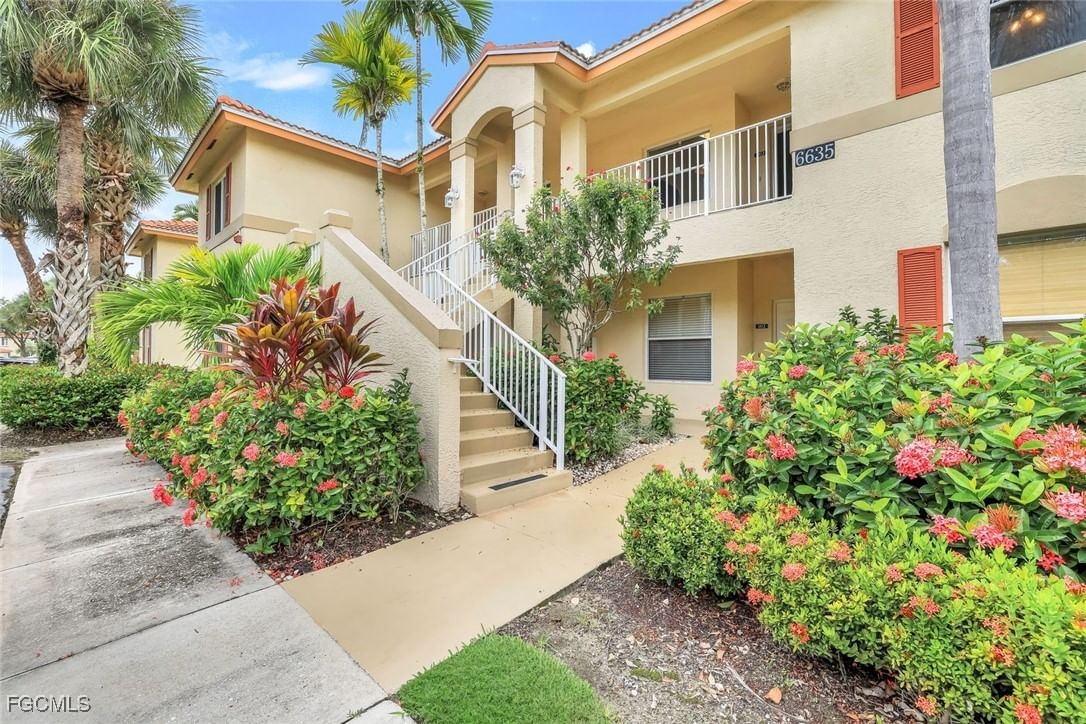 6635 Huntington Lakes Circle #202, Naples, FL 34119
