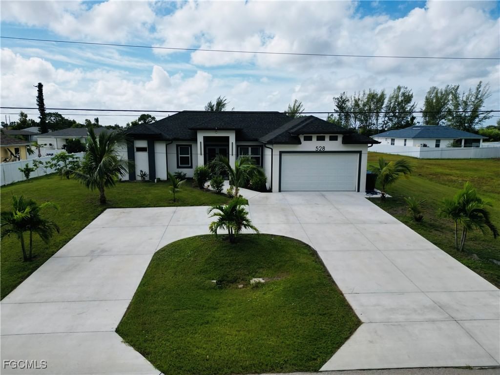 528 Jacaranda Parkway E, Cape Coral, FL 33909 photo 2