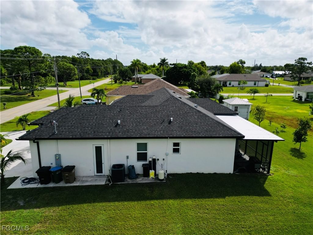528 Jacaranda Parkway E, Cape Coral, FL 33909 photo 3