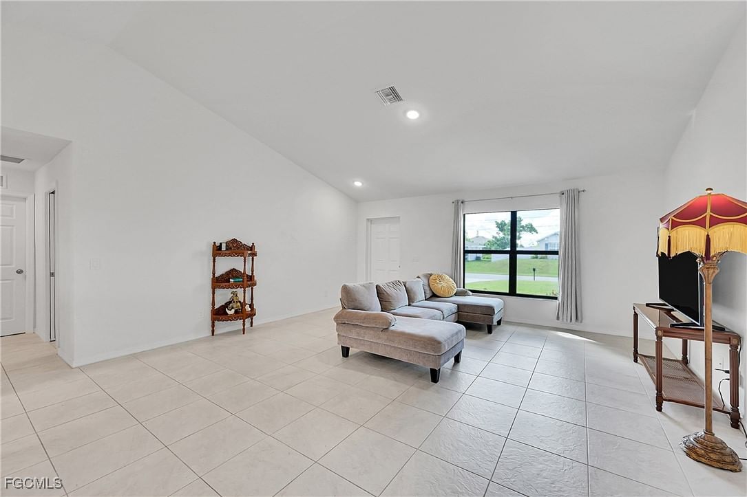 217 NE 20th Terrace, Cape Coral, FL 33909 photo 3