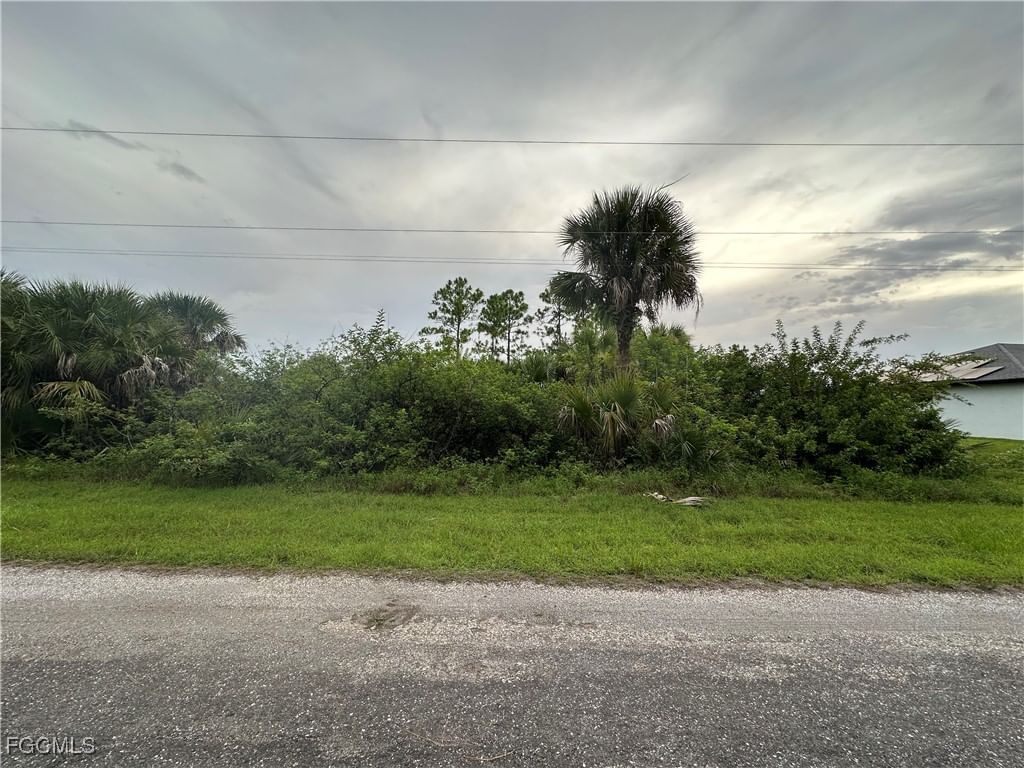 850 Haskell Street E, Lehigh Acres, FL 33974 photo 4