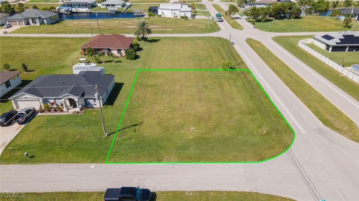 1054 NW 33rd Place, Cape Coral, FL 33993 photo 2