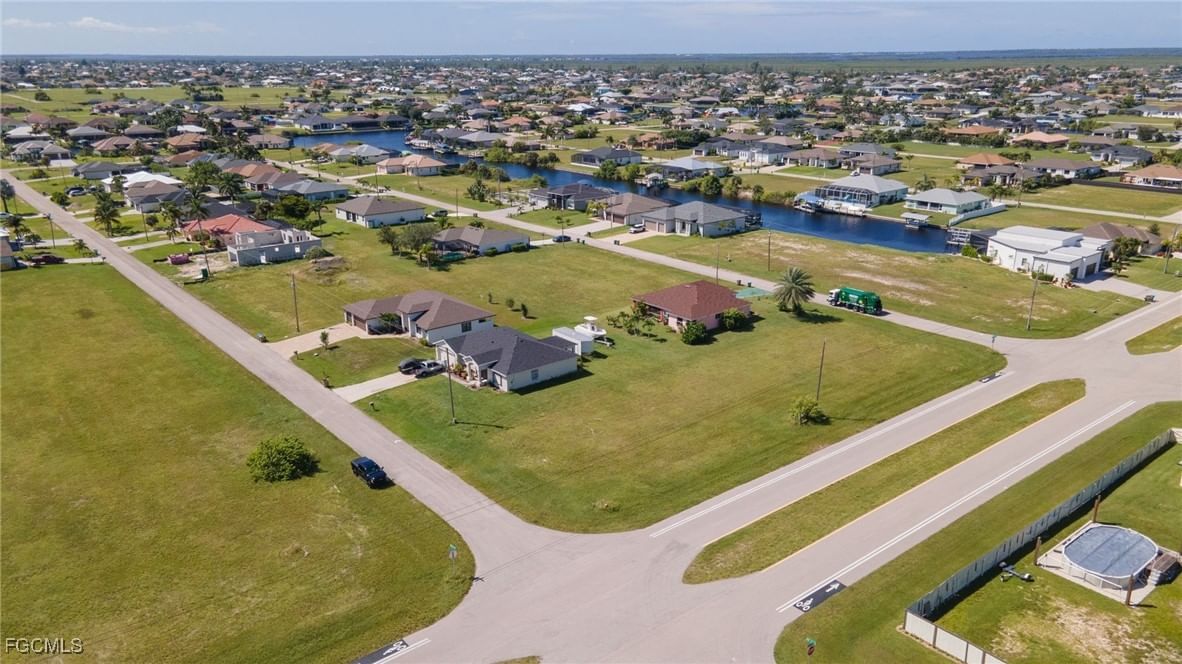 1054 NW 33rd Place, Cape Coral, FL 33993 photo 3