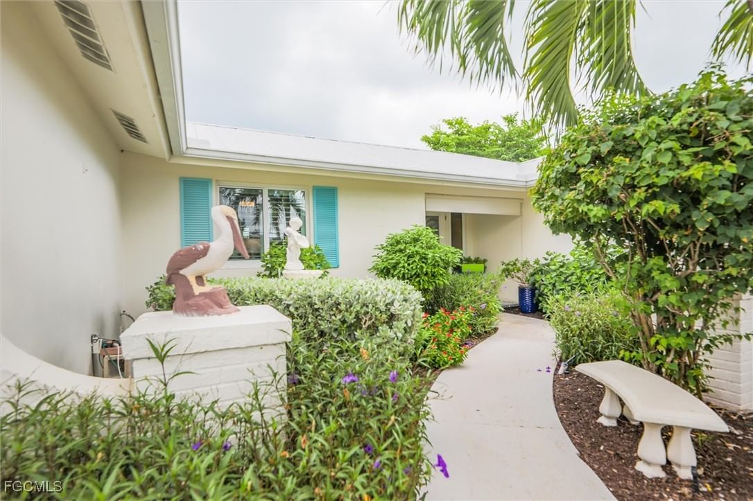 930 Lindgren Boulevard, Sanibel, FL 33957 photo 2