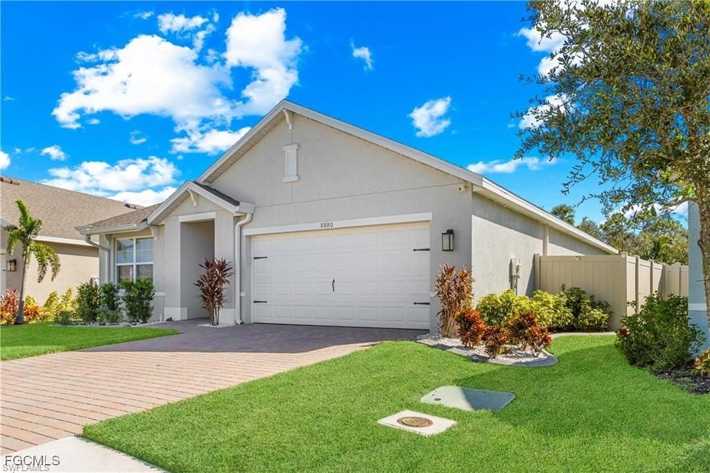 8880 Cascade Price Circle, North Fort Myers, FL 33917 photo 2