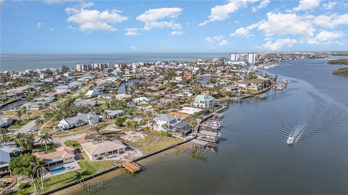 5636 Williams Drive, Fort Myers Beach, FL 33931 photo 2