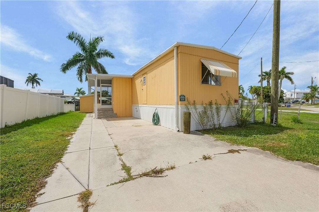 3851 Coconut Drive, St James City, FL 33956 photo 2