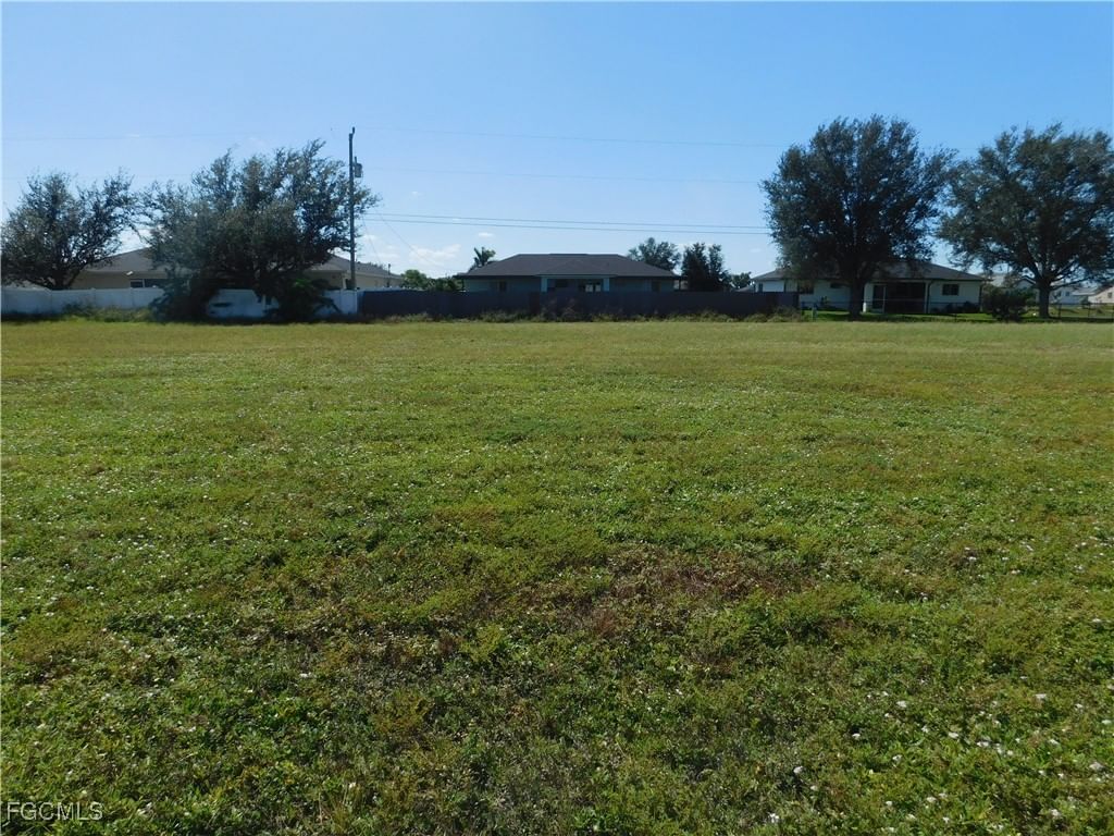 2148 Diplomat Parkway E, Cape Coral, FL 33909 photo 2