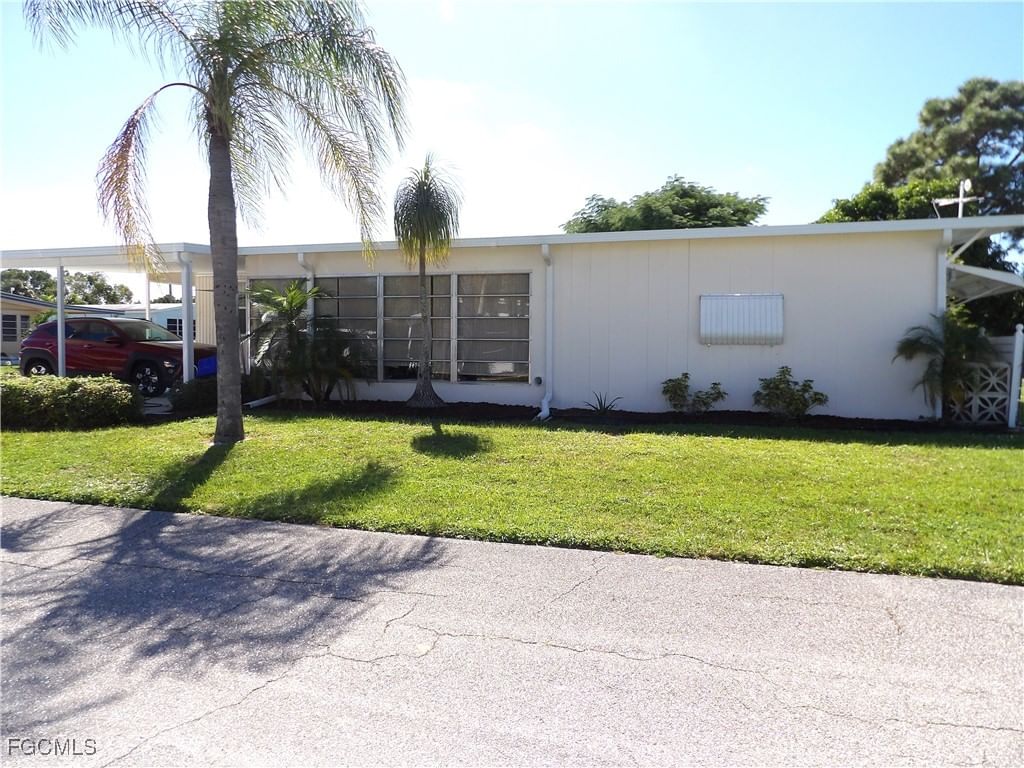 737 KNOTTY PINE Circle, North Fort Myers, FL 33917 photo 2