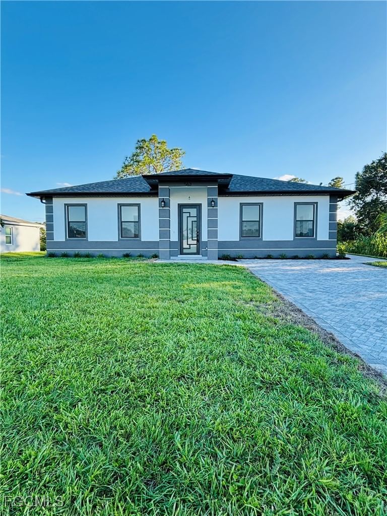 563 Oakshire Lane, Lehigh Acres, FL 33972 photo 3