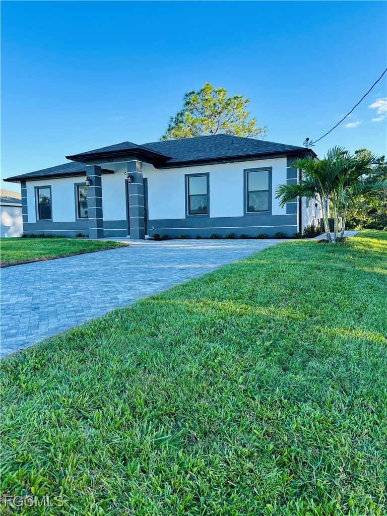563 Oakshire Lane, Lehigh Acres, FL 33972 photo 4