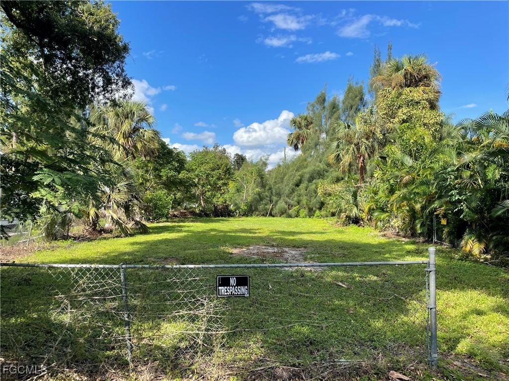 348 Capitol Street, North Fort Myers, FL 33903 photo 2