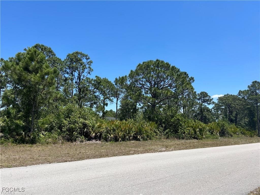1135 Jaguar Boulevard, Lehigh Acres, FL 33974 photo 3