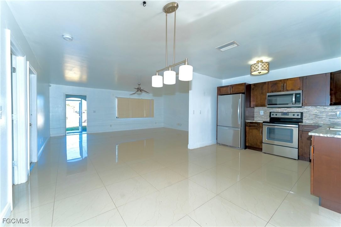 224 NE 9th Terrace, Cape Coral, FL 33909 photo 4