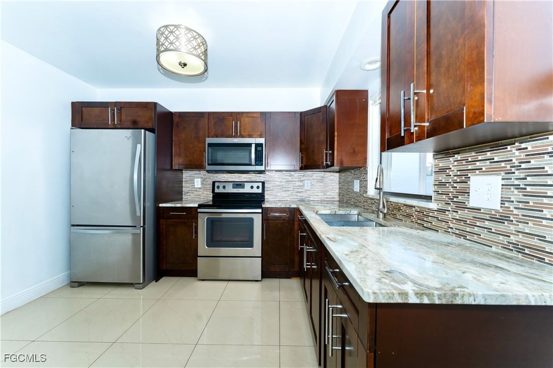 224 NE 9th Terrace, Cape Coral, FL 33909 photo 5