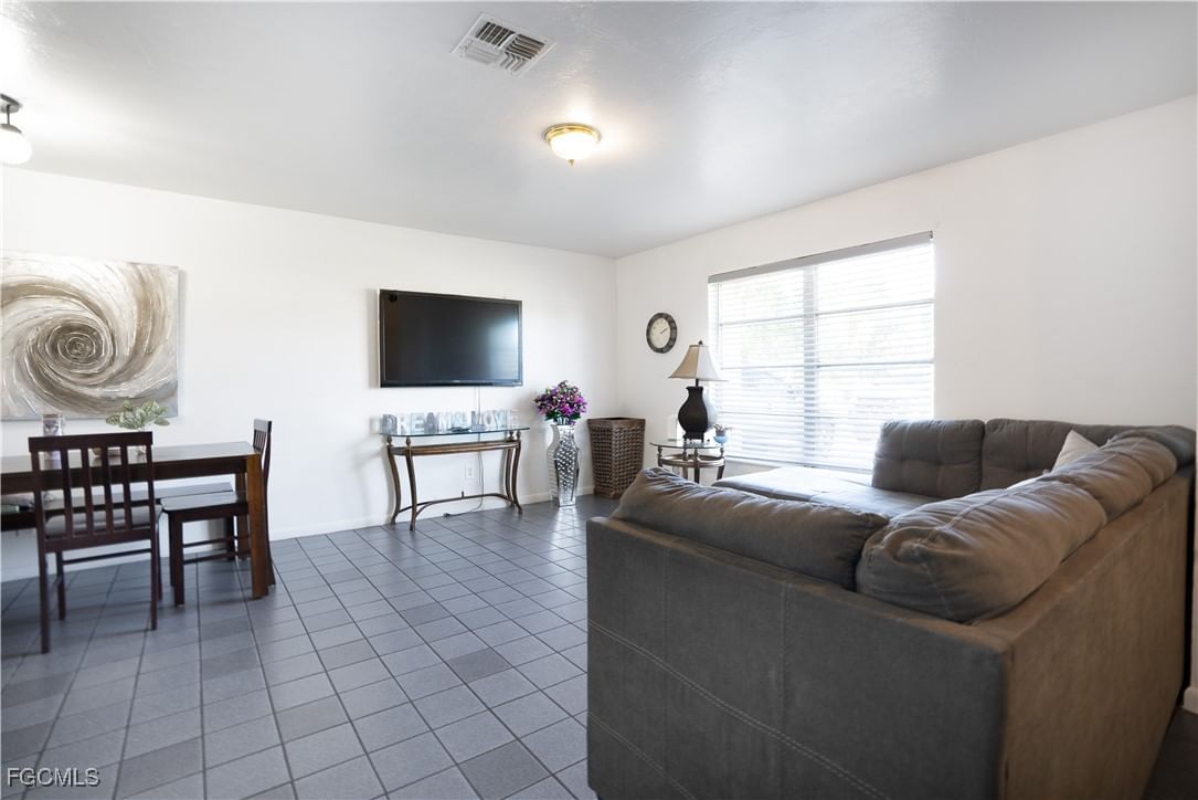 931/933 SE 23rd Place, Cape Coral, FL 33990 photo 5