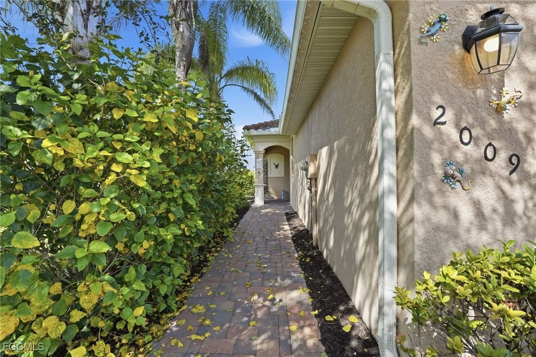 2009 Tamarron Lane, Naples, FL 34120 photo 3