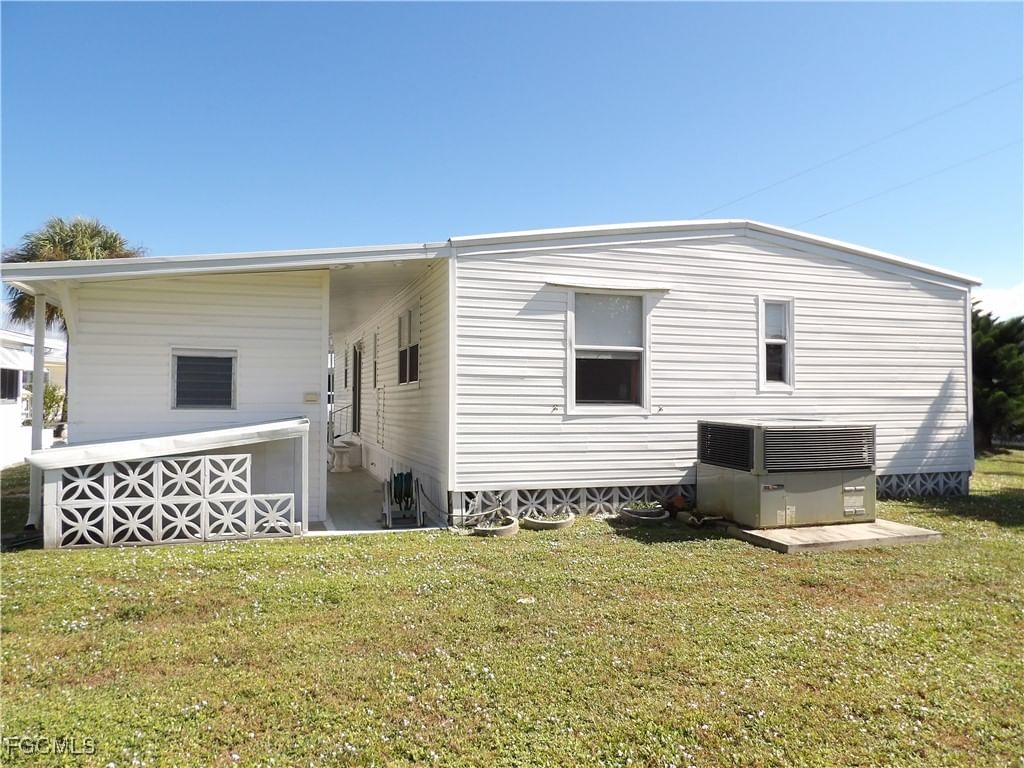 301 Twig Court N, North Fort Myers, FL 33917 photo 3