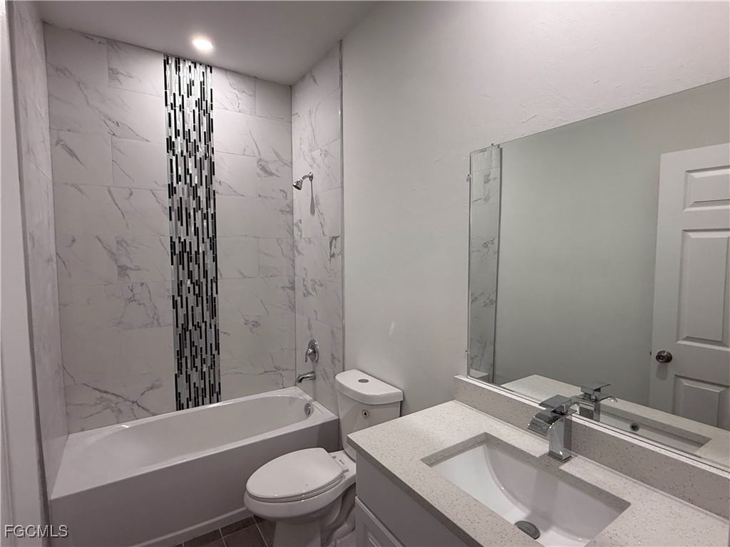 740-742 Gordon Avenue S, Lehigh Acres, FL 33973 photo 4