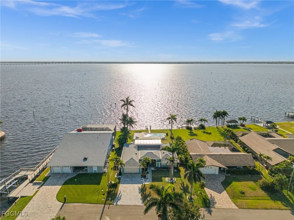 3305 SE 22nd Place, Cape Coral, FL 33904 photo 2