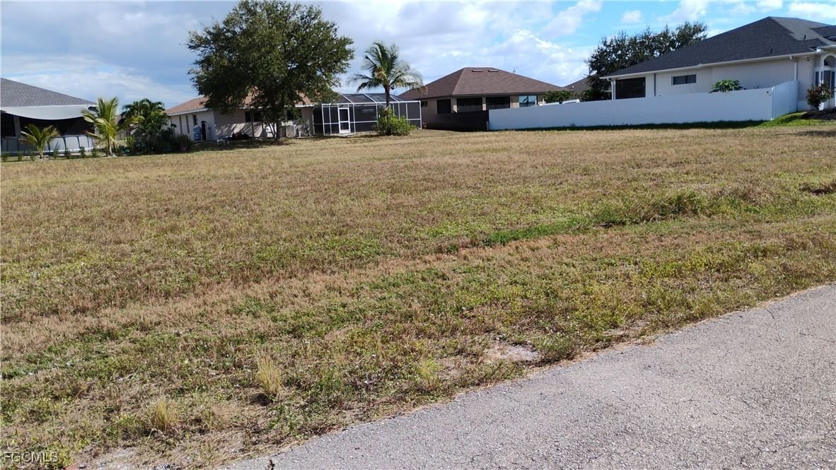 1439 NW 37th Place, Cape Coral, FL 33993 photo 2