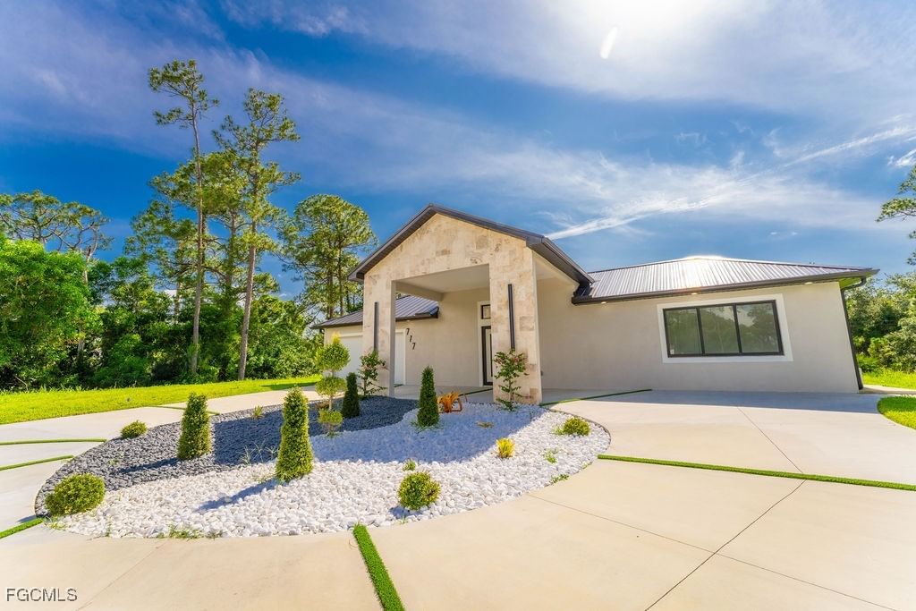 717 Calvin Avenue, Lehigh Acres, FL 33972 photo 4