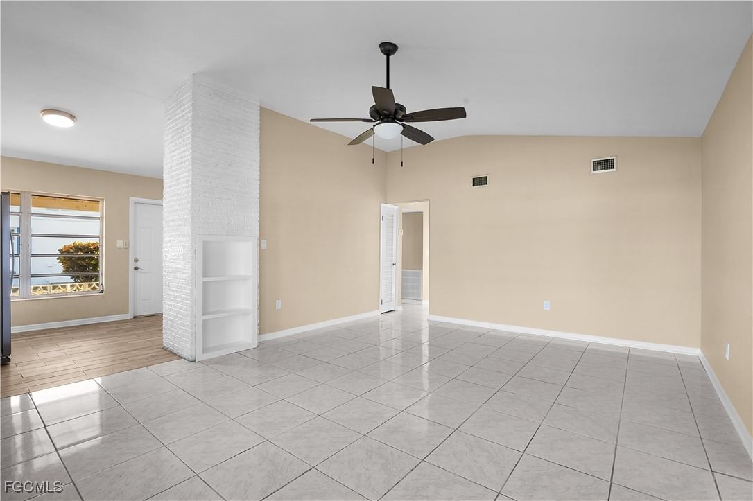 275 LAKEVIEW Drive, North Fort Myers, FL 33917 photo 4